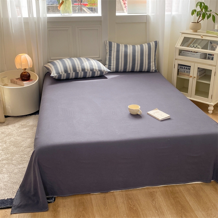 91家纺网 家纺一手货源 找家纺 慕木家纺 2025新款条纹简约无印风水洗棉夏被夏凉被空调被四件套 天竺蓝灰+深灰