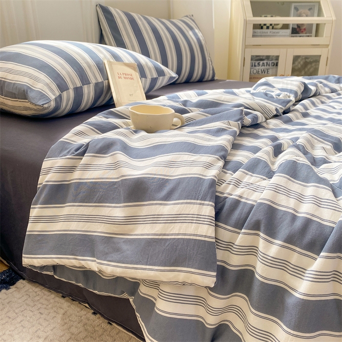 91家纺网 家纺一手货源 找家纺 慕木家纺 2025新款条纹简约无印风水洗棉夏被夏凉被空调被四件套 天竺蓝灰+深灰