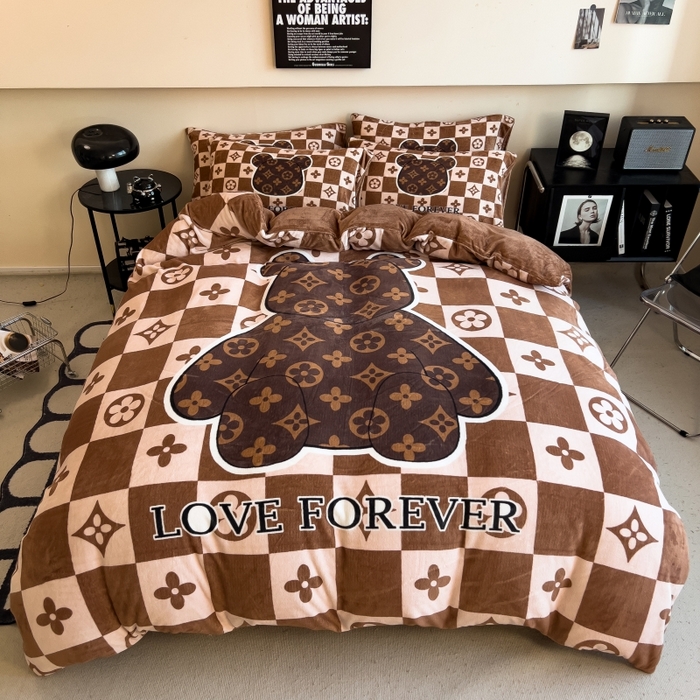 91家纺网 家纺一手货源 找家纺 （总）鸿森林 2025新款牛奶绒大版数码印花轻奢风系列四件套