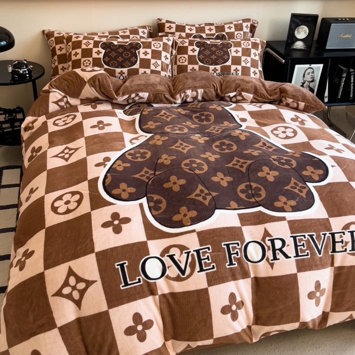 91家纺网 家纺一手货源 找家纺 （总）鸿森林 2025新款牛奶绒大版数码印花轻奢风系列四件套