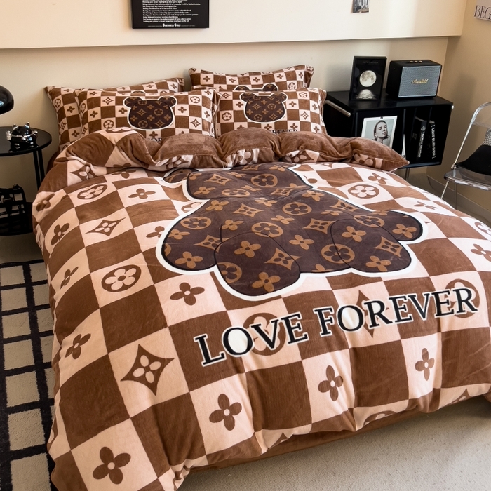 91家纺网 家纺一手货源 找家纺 （总）鸿森林 2025新款牛奶绒大版数码印花轻奢风系列四件套