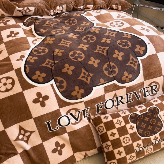 91家纺网 家纺一手货源 找家纺 （总）鸿森林 2025新款牛奶绒大版数码印花轻奢风系列四件套