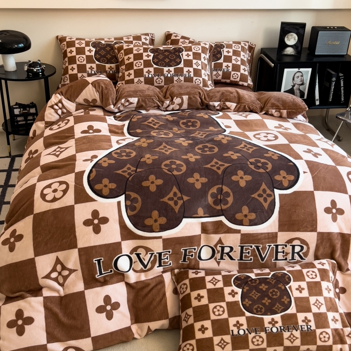 91家纺网 家纺一手货源 找家纺 （总）鸿森林 2025新款牛奶绒大版数码印花轻奢风系列四件套