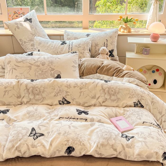 91家纺网 家纺一手货源 找家纺 （总）鸿森林 2025新款蝴蝶牛奶绒印花四件套