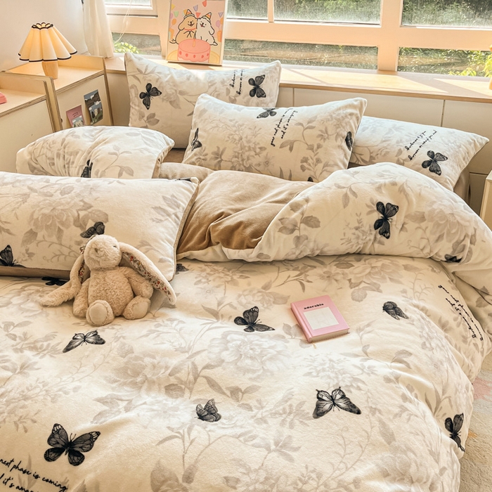 91家纺网 家纺一手货源 找家纺 （总）鸿森林 2025新款蝴蝶牛奶绒印花四件套