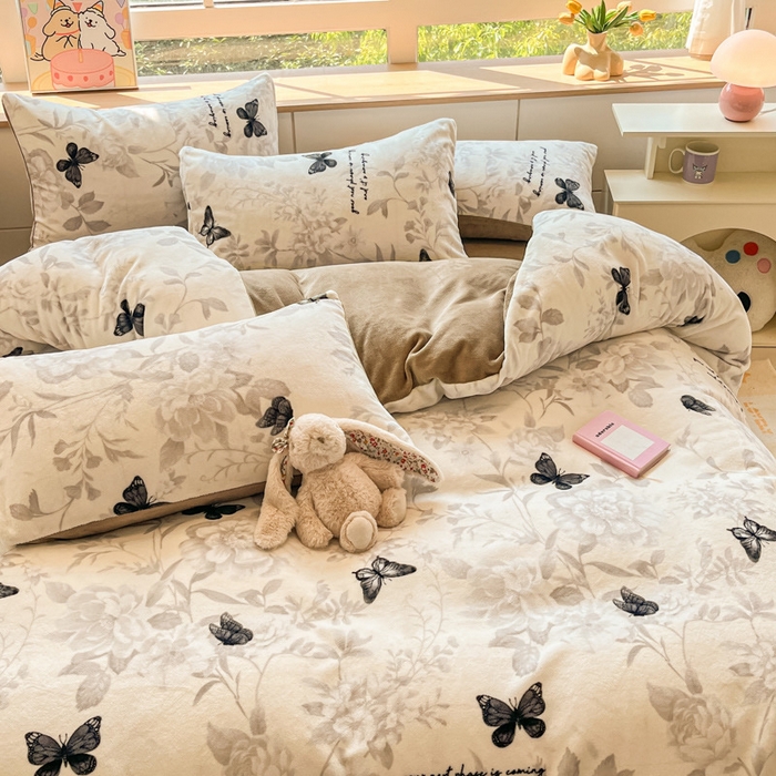 91家纺网 家纺一手货源 找家纺 （总）鸿森林 2025新款蝴蝶牛奶绒印花四件套