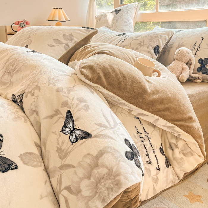 91家纺网 家纺一手货源 找家纺 （总）鸿森林 2025新款蝴蝶牛奶绒印花四件套