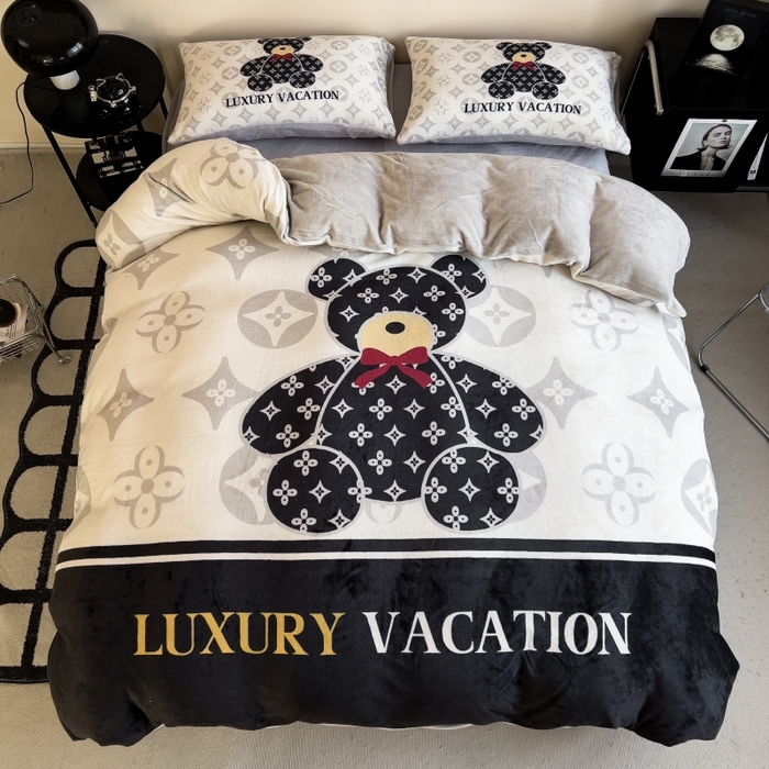 91家纺网 家纺一手货源 找家纺 （总）鸿森林 2025新款牛奶绒大版数码印花轻奢风系列四件套