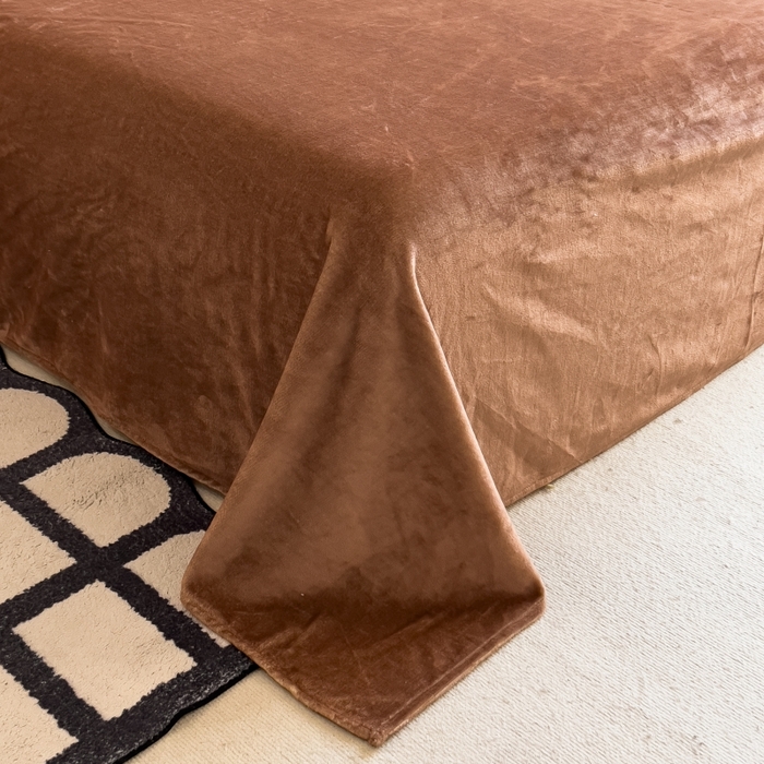 91家纺网 家纺一手货源 找家纺 鸿森林 2025新款牛奶绒大版数码印花轻奢风系列四件套 抱抱熊