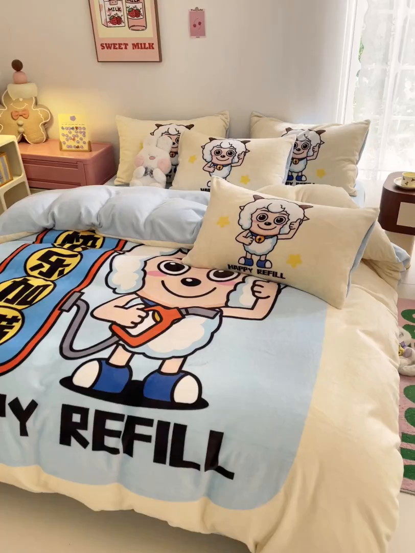 91家纺网 家纺一手货源 找家纺 鸿森林 2025新款牛奶绒大版数码印花喜羊羊与灰太狼系列四件套 快乐加满