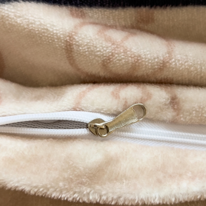 91家纺网 家纺一手货源 找家纺 鸿森林 2025新款牛奶绒大版数码印花轻奢风系列四件套 卡洛斯