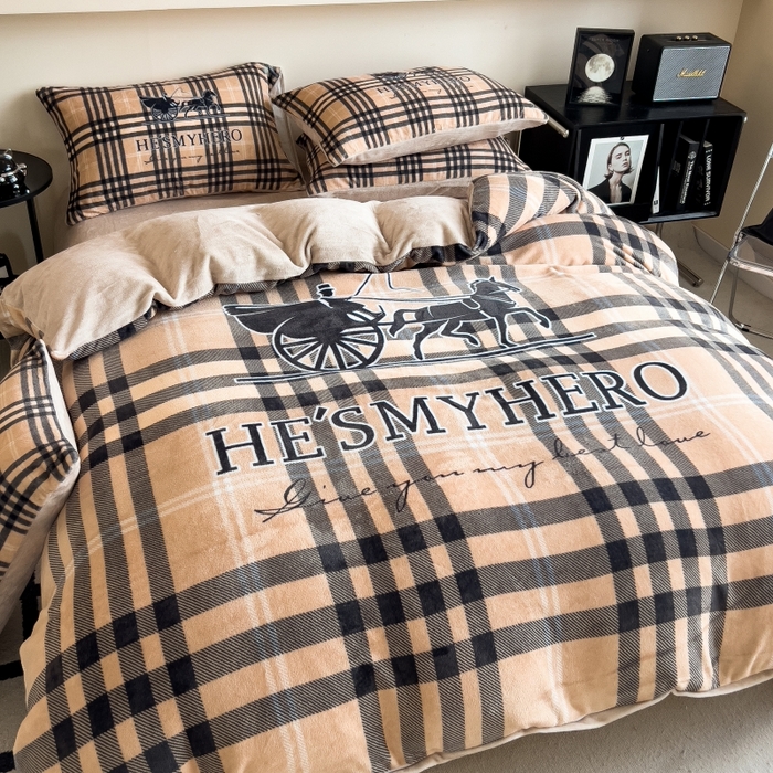 91家纺网 家纺一手货源 找家纺 鸿森林 2025新款牛奶绒大版数码印花轻奢风系列四件套 浪漫旅途