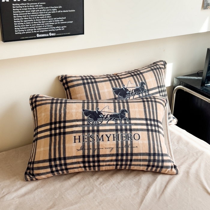 91家纺网 家纺一手货源 找家纺 鸿森林 2025新款牛奶绒大版数码印花轻奢风系列四件套 浪漫旅途