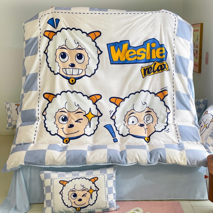 91家纺网 家纺一手货源 找家纺 鸿森林 2025新款牛奶绒大版数码印花喜羊羊与灰太狼系列四件套 乐滋滋