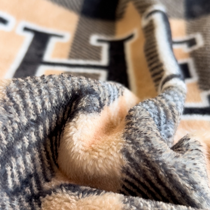 91家纺网 家纺一手货源 找家纺 鸿森林 2025新款牛奶绒大版数码印花轻奢风系列四件套 浪漫旅途