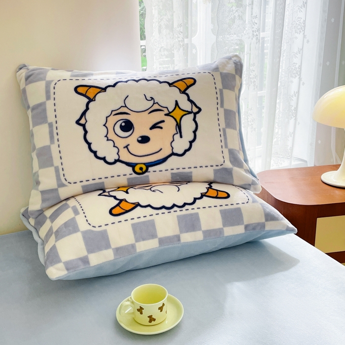 91家纺网 家纺一手货源 找家纺 鸿森林 2025新款牛奶绒大版数码印花喜羊羊与灰太狼系列四件套 乐滋滋