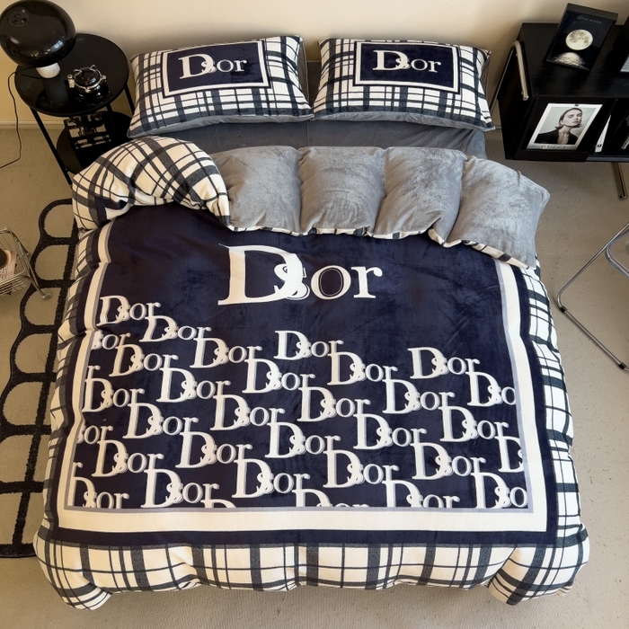 鸿森林 2025新款牛奶绒大版数码印花轻奢风系列四件套 莉莉安