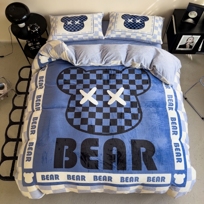 鸿森林 2025新款牛奶绒大版数码印花轻奢风系列四件套 梦想熊