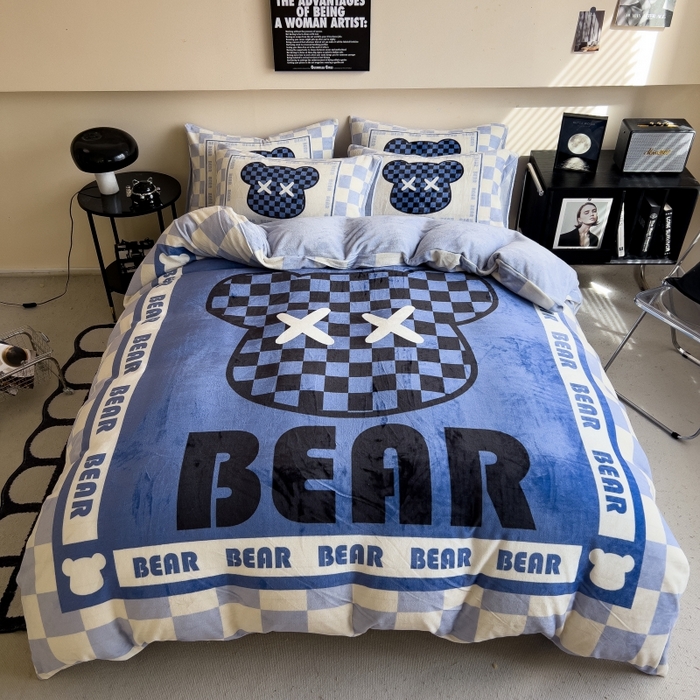 91家纺网 家纺一手货源 找家纺 鸿森林 2025新款牛奶绒大版数码印花轻奢风系列四件套 梦想熊