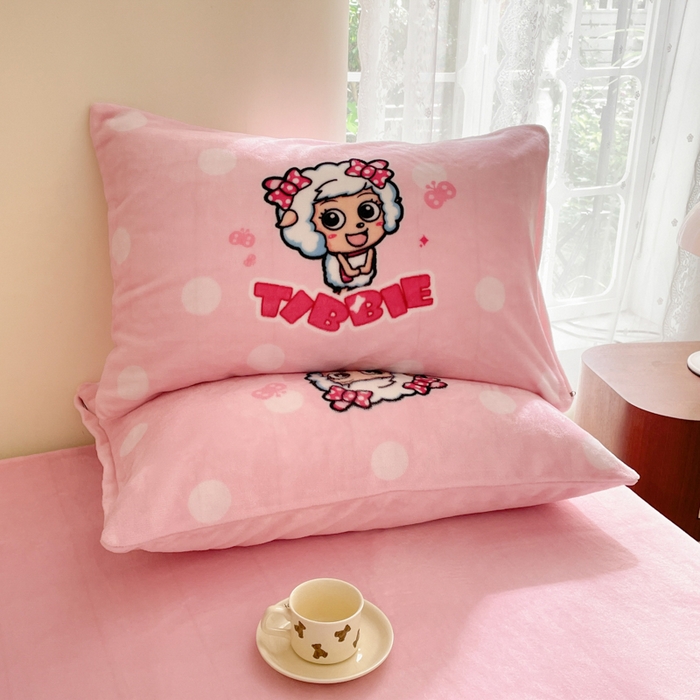 91家纺网 家纺一手货源 找家纺 鸿森林 2025新款牛奶绒大版数码印花喜羊羊与灰太狼系列四件套 美羊羊公主