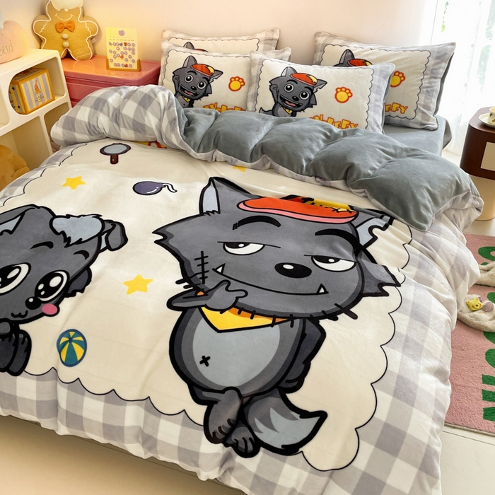 91家纺网 家纺一手货源 找家纺 鸿森林 2025新款牛奶绒大版数码印花喜羊羊与灰太狼系列四件套 亲子乐园