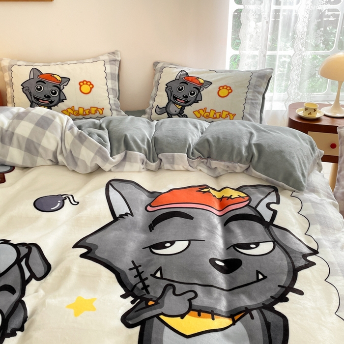 91家纺网 家纺一手货源 找家纺 鸿森林 2025新款牛奶绒大版数码印花喜羊羊与灰太狼系列四件套 亲子乐园