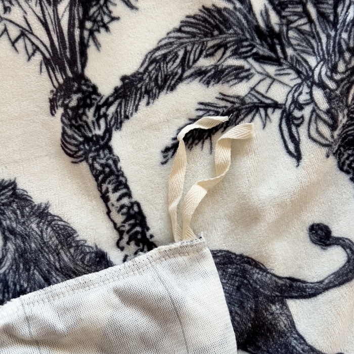 91家纺网 家纺一手货源 找家纺 鸿森林 2025新款牛奶绒大版数码印花轻奢风系列四件套 森迪格调