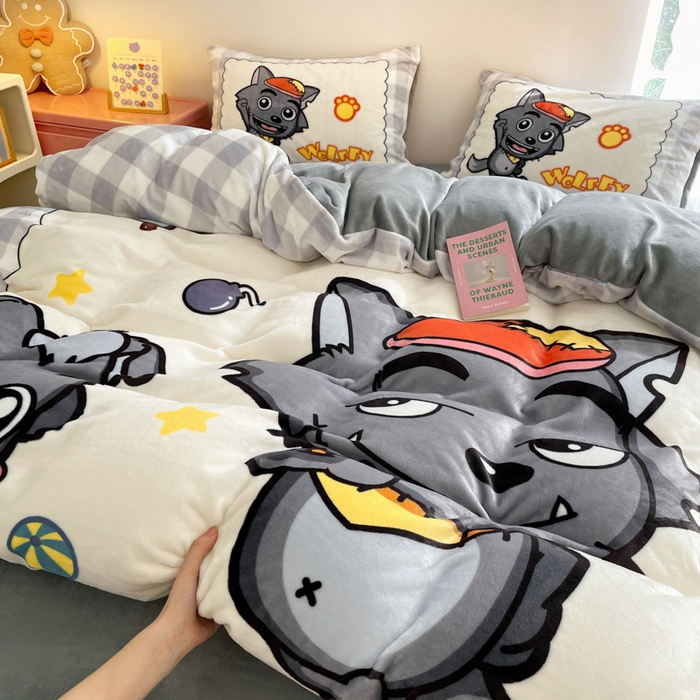 91家纺网 家纺一手货源 找家纺 鸿森林 2025新款牛奶绒大版数码印花喜羊羊与灰太狼系列四件套 亲子乐园