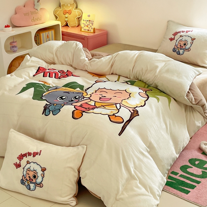 91家纺网 家纺一手货源 找家纺 鸿森林 2025新款牛奶绒大版数码印花喜羊羊与灰太狼系列四件套 淘淘假日