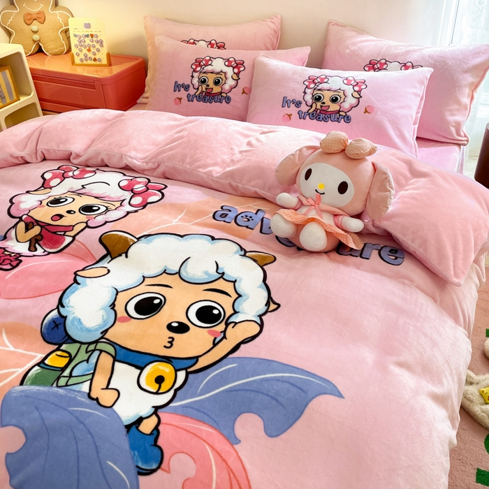 91家纺网 家纺一手货源 找家纺 鸿森林 2025新款牛奶绒大版数码印花喜羊羊与灰太狼系列四件套 甜心伙伴