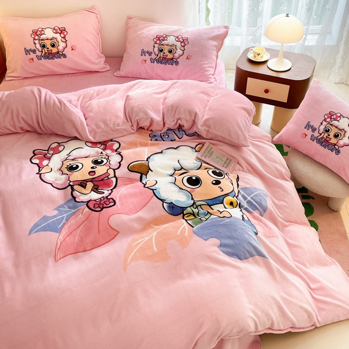 91家纺网 家纺一手货源 找家纺 鸿森林 2025新款牛奶绒大版数码印花喜羊羊与灰太狼系列四件套 甜心伙伴