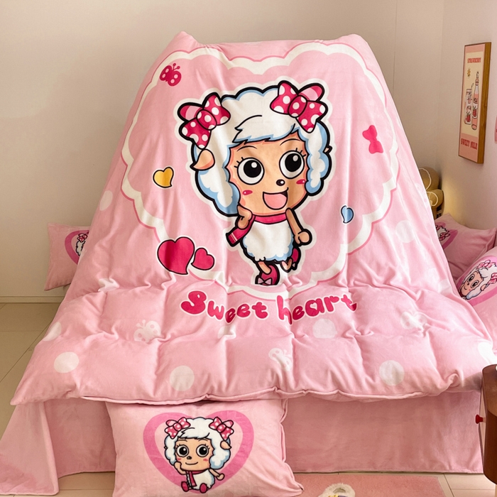 91家纺网 家纺一手货源 找家纺 鸿森林 2025新款牛奶绒大版数码印花喜羊羊与灰太狼系列四件套 甜心美羊羊