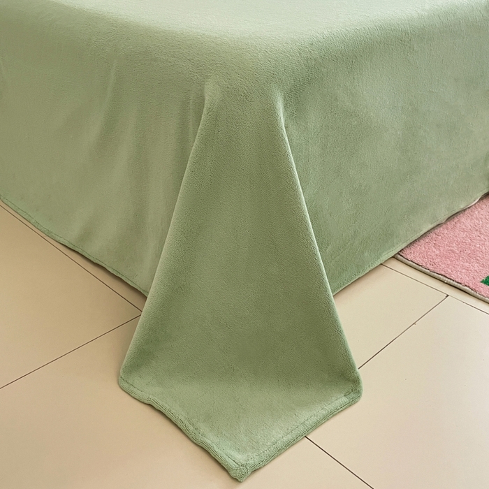 91家纺网 家纺一手货源 找家纺 鸿森林 2025新款牛奶绒大版数码印花喜羊羊与灰太狼系列四件套 寻宝之旅