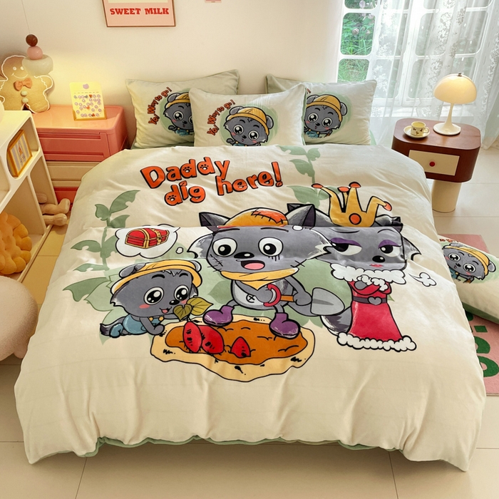 91家纺网 家纺一手货源 找家纺 鸿森林 2025新款牛奶绒大版数码印花喜羊羊与灰太狼系列四件套 寻宝之旅