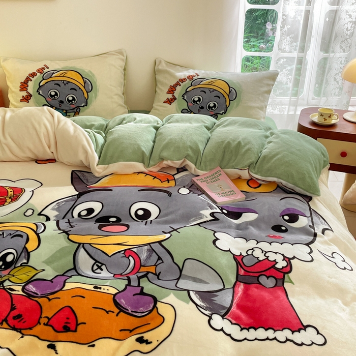 91家纺网 家纺一手货源 找家纺 鸿森林 2025新款牛奶绒大版数码印花喜羊羊与灰太狼系列四件套 寻宝之旅