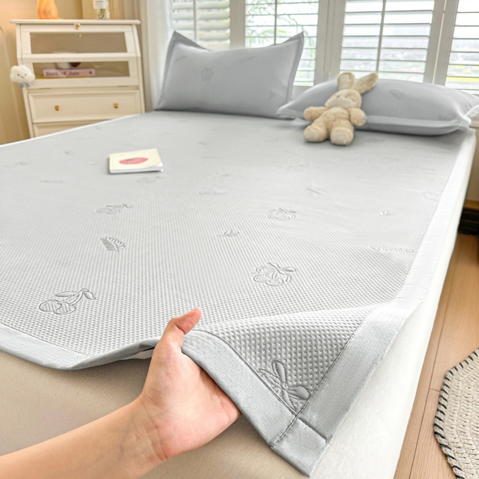 91家纺网 家纺一手货源 找家纺 （总）畅畅家纺 2025新款A类PE提花软席凉感冰豆豆凉席三件套