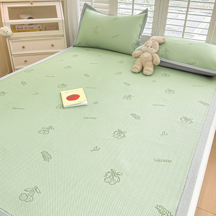 91家纺网 家纺一手货源 找家纺 畅畅家纺 2025新款A类PE提花软席凉感冰豆豆凉席三件套 夏日樱桃-绿