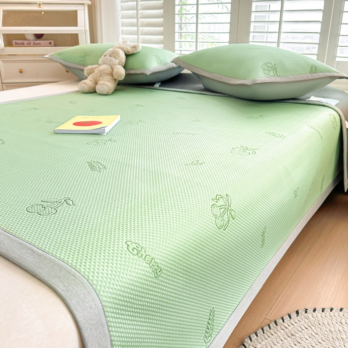 91家纺网 家纺一手货源 找家纺 畅畅家纺 2025新款A类PE提花软席凉感冰豆豆凉席三件套 夏日樱桃-绿