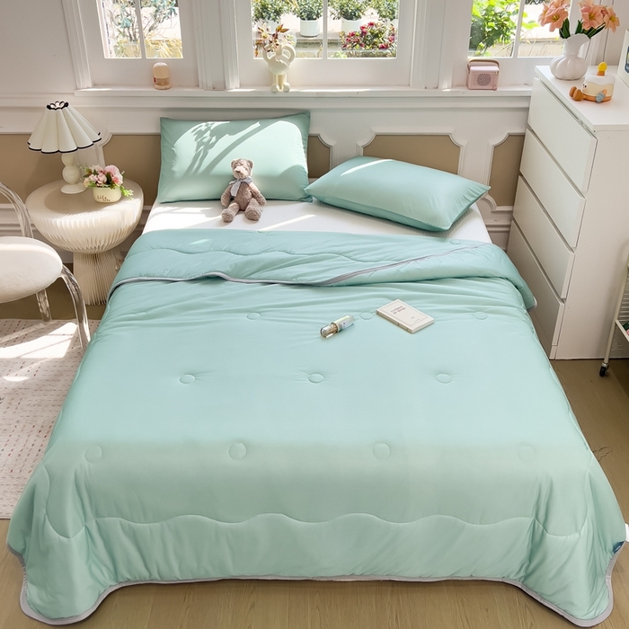 91家纺网 家纺一手货源 找家纺 鸿森林 2025新款纯色凉感丝包边夏被空调被 薄荷绿