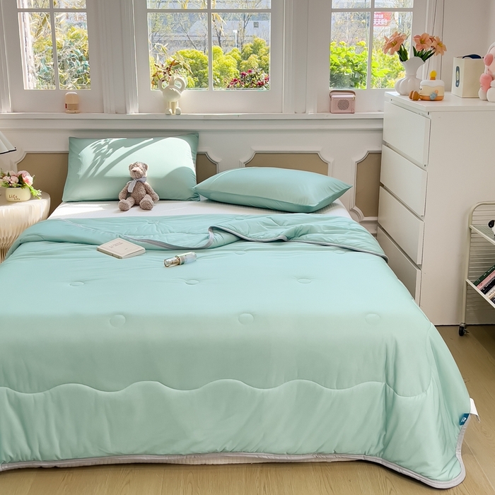 91家纺网 家纺一手货源 找家纺 鸿森林 2025新款纯色凉感丝包边夏被空调被 薄荷绿