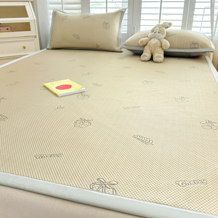 91家纺网 家纺一手货源 找家纺 畅畅家纺 2025新款A类PE提花软席凉感冰豆豆凉席三件套 夏日樱桃-杏