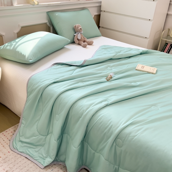 91家纺网 家纺一手货源 找家纺 鸿森林 2025新款纯色凉感丝包边夏被空调被 薄荷绿