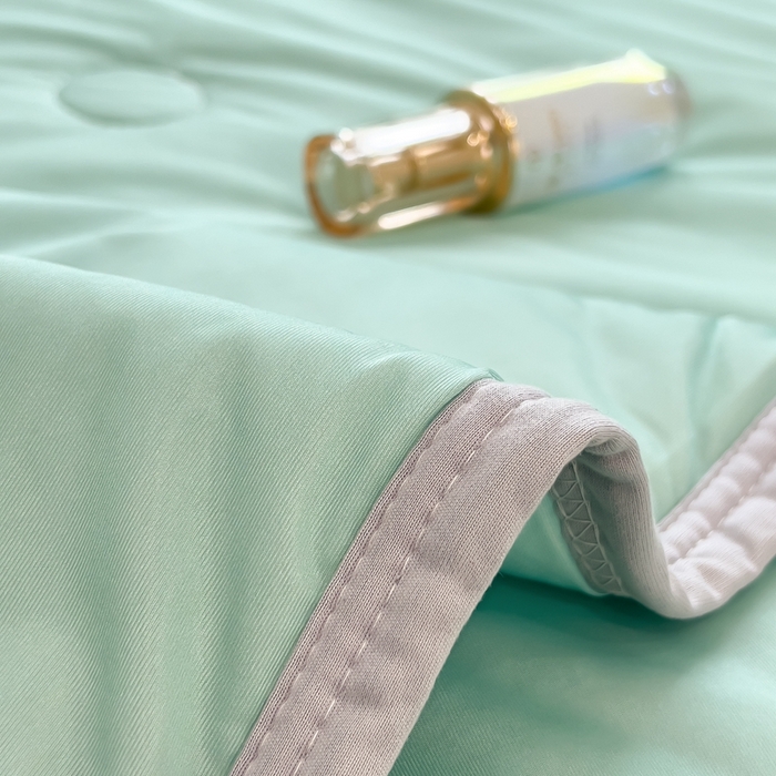 91家纺网 家纺一手货源 找家纺 鸿森林 2025新款纯色凉感丝包边夏被空调被 薄荷绿