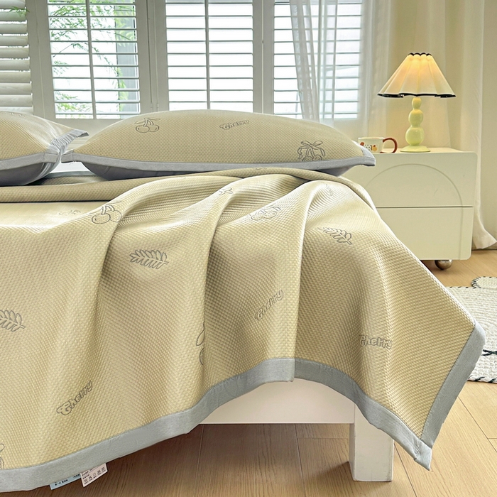 91家纺网 家纺一手货源 找家纺 畅畅家纺 2025新款A类PE提花软席凉感冰豆豆凉席三件套 夏日樱桃-杏