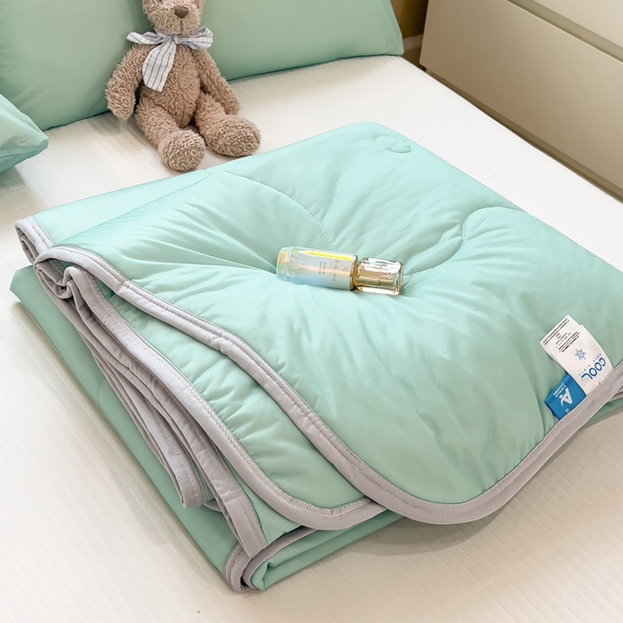 91家纺网 家纺一手货源 找家纺 鸿森林 2025新款纯色凉感丝包边夏被空调被 薄荷绿