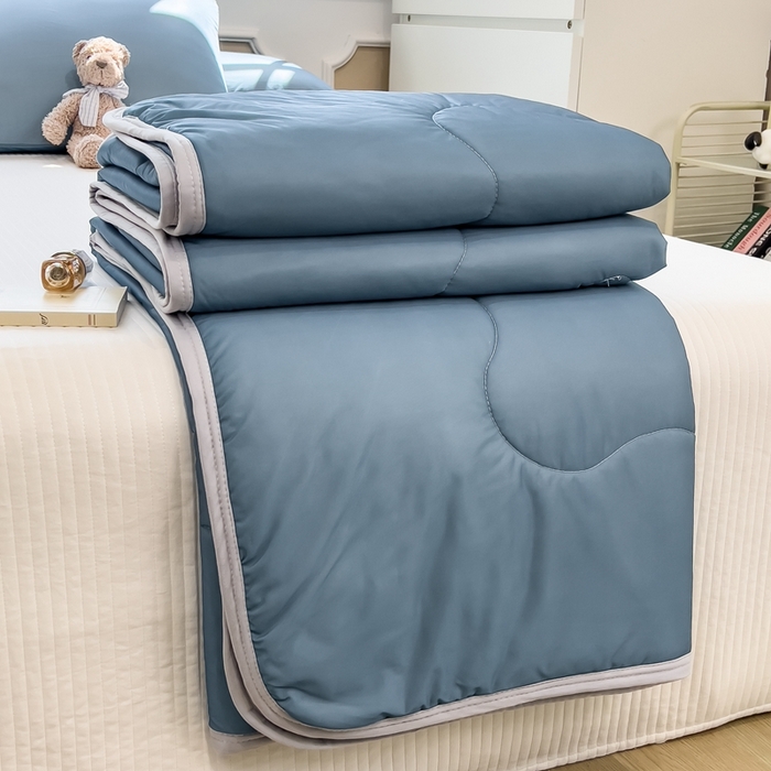 91家纺网 家纺一手货源 找家纺 鸿森林 2025新款纯色凉感丝包边夏被空调被 宾利蓝