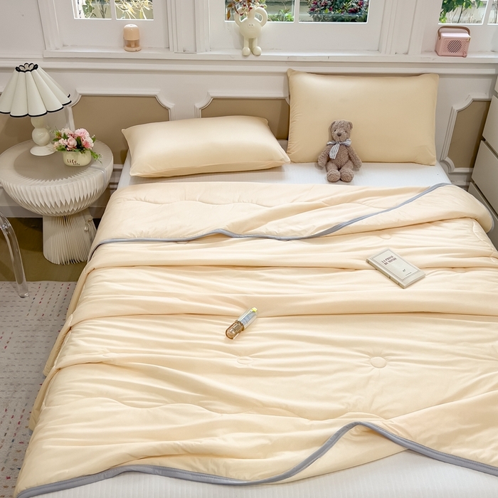 91家纺网 家纺一手货源 找家纺 鸿森林 2025新款纯色凉感丝包边夏被空调被 米白