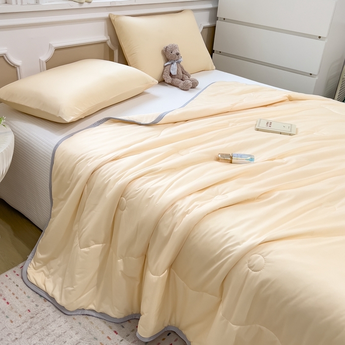 91家纺网 家纺一手货源 找家纺 鸿森林 2025新款纯色凉感丝包边夏被空调被 米白