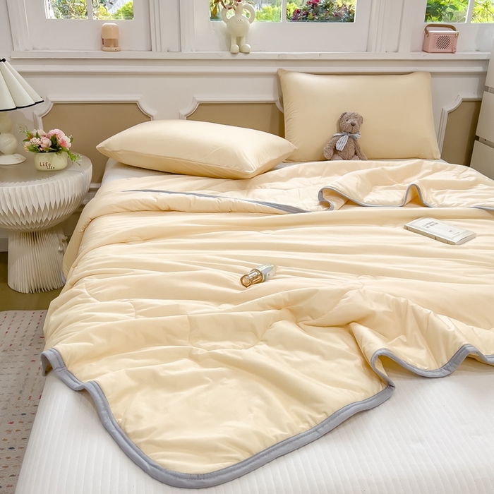 91家纺网 家纺一手货源 找家纺 鸿森林 2025新款纯色凉感丝包边夏被空调被 米白