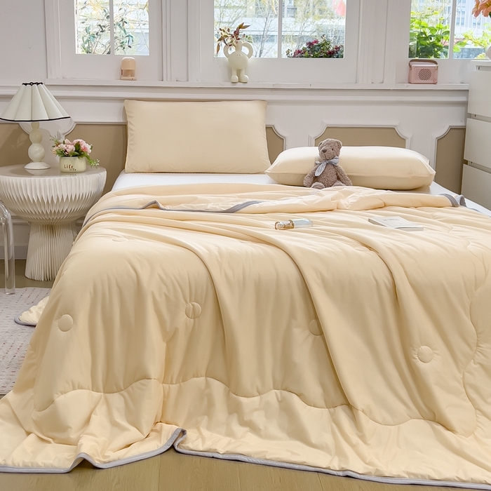 91家纺网 家纺一手货源 找家纺 鸿森林 2025新款纯色凉感丝包边夏被空调被 米白